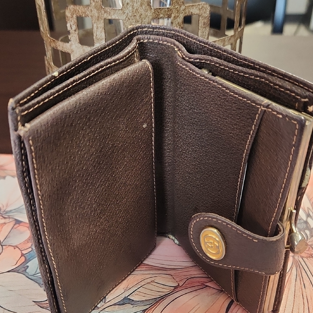 Vintage Gucci Beige and Brown Wallet with Signature Stripe - Picture 5 of 12